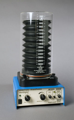 Anästhesiebeatmungsgerät - 000A0088 - Hallowell EMC - für Veterinärmedizin / elektropneumatisch