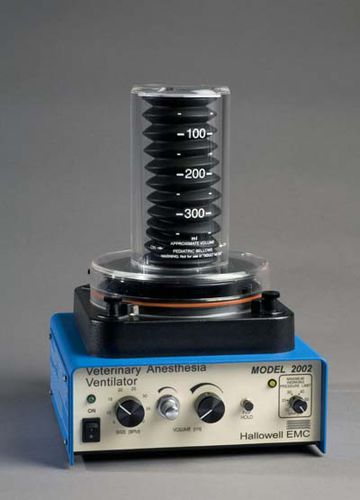 Anästhesiebeatmungsgerät - Multiflow 2002 - Hallowell EMC - für Veterinärmedizin / elektropneumatisch