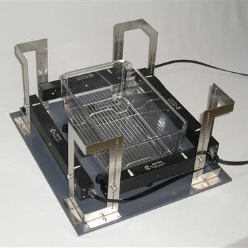 Aktigraph für die Tierforschung - Opto-M4 - Columbus Instruments - mit Käfig