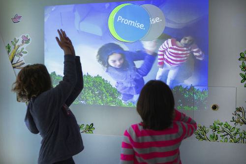 Medizinisch Monitor - Multi-SensoryFX - GestureTek Health - für virtuelle Rehabilitation / hochauflösend / andere Bildschirmgrößen