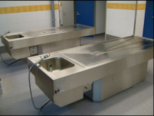 Rechtsmedizin-Autopsietisch - MA-0980 - MEDIS Medical Technology - Leichenwaschung / stationär / mit Waschbecken