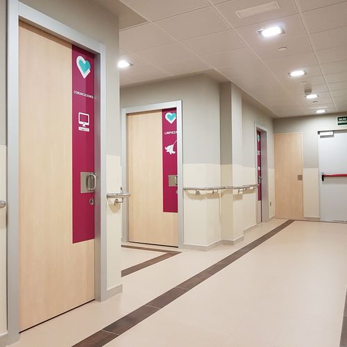 Tür für Gesundheitseinrichtungen - SOLECO DOORS - Schiebe / Edelstahl