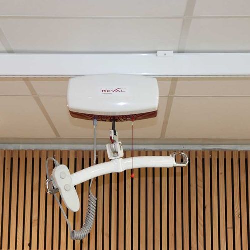 Elektrischer Patientenlifter - 1668 series - FRANCE REVAL - deckenmontiert / für Erwachsene / Hub