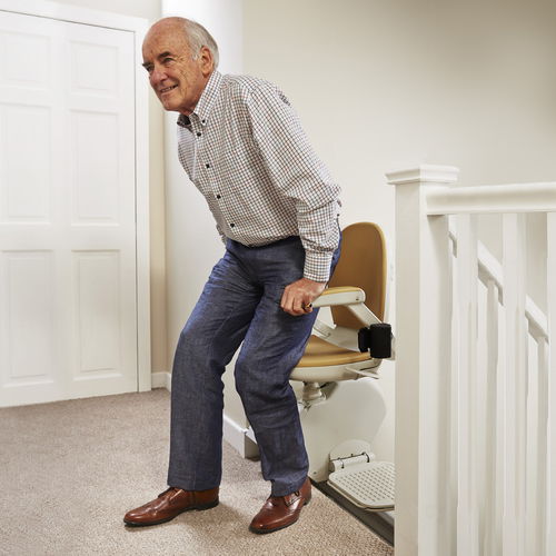 Treppenlift für gerade Treppen - Acorn130  - Högg Liftsysteme - für Humanmedizin / zusammenklappbar