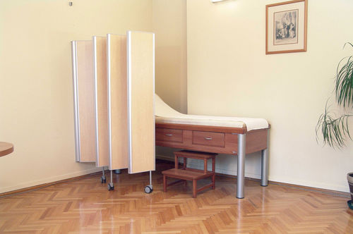 Medizinischer Bettschirm auf Rollen - Parflex Screen Systems - mit Wandhalterung / zusammenklappbar