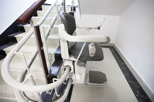 Treppenlift für Treppen - Rooe Medical