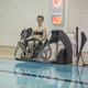 Poolheber für Rollstuhl / batteriebetrieben / polmontiert / tragbar