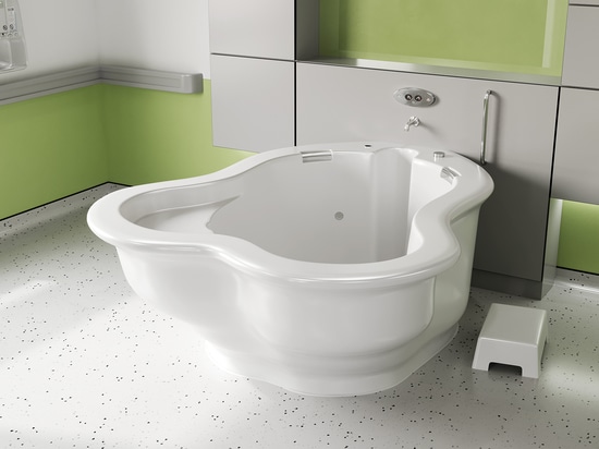 Der neue Active II Wassergeburtspool ist bei Hebammen und Müttern sehr beliebt