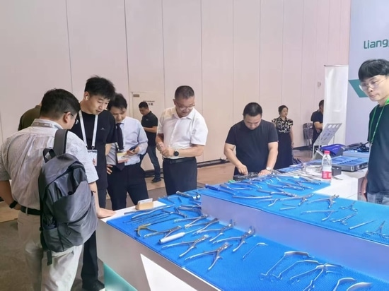 Shandong LiangYi glänzt auf der CAOS2025 Physician Annual Conference I, um eine neue Zukunft der orthopädischen Versorgung zu schaffen