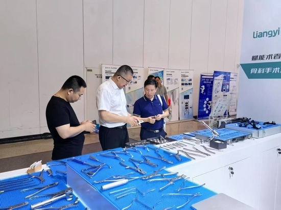 Shandong LiangYi glänzt auf der CAOS2025 Physician Annual Conference I, um eine neue Zukunft der orthopädischen Versorgung zu schaffen