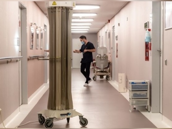 UV-C-Licht-Desinfektionsroboter: Effektive Bekämpfung von Candida Auris