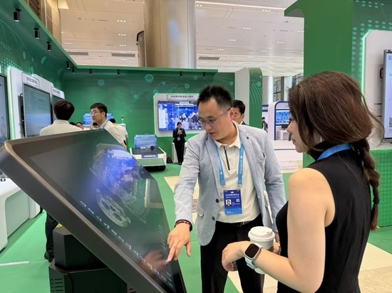 Shandong Digihuman Technology zeigte auf dieser großen Veranstaltung eine bemerkenswerte Präsenz. Sein hochauflösendes virtuelles Seziertischsystem stach in der Ausstellung digitaler Bildungsleistu...