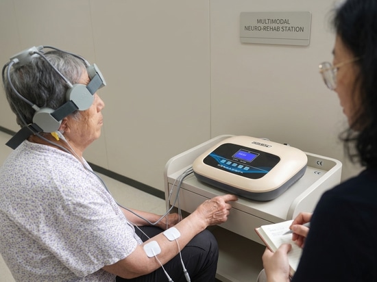 Vertreter von Dukon Medical begaben sich an die Front, um den Angehörigen der Patienten praktische Hilfestellung zu leisten.