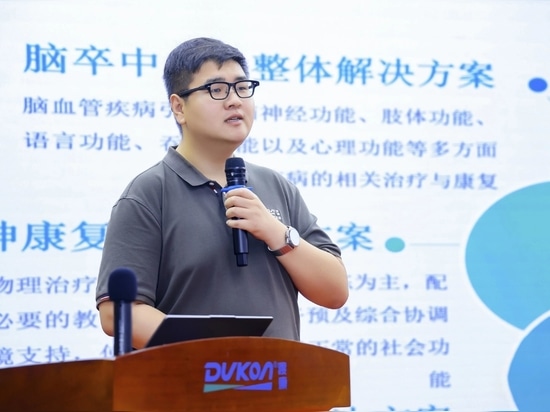 Li Zhichao, stellvertretender Geschäftsführer von Dukon Medical, hielt eine Rede