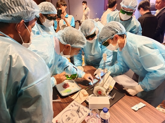 Internationaler Zahnmedizin-Laser-Workshop vermittelt fortgeschrittene klinische Fähigkeiten in Kambodscha